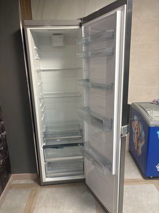 Nevera de acero inoxidable marca Gorenje