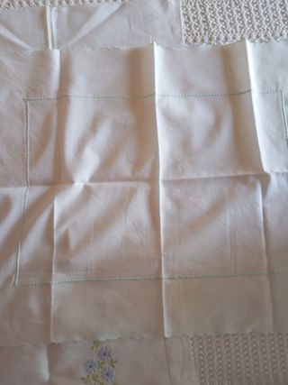 4 centrini o tovagliette