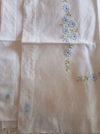 4 centrini o tovagliette