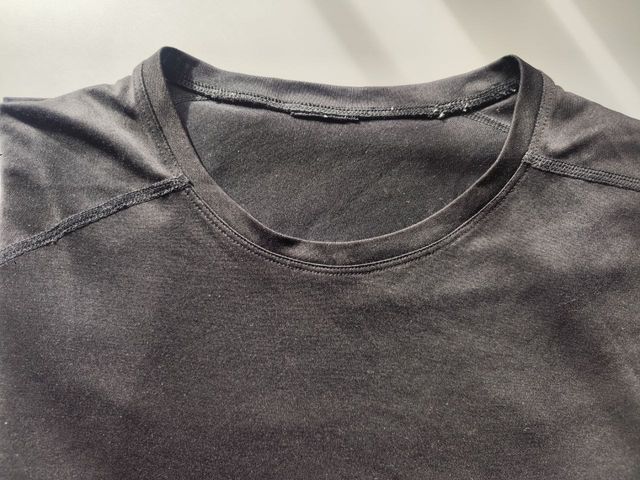 Camiseta fitness manga corta transpirable negra