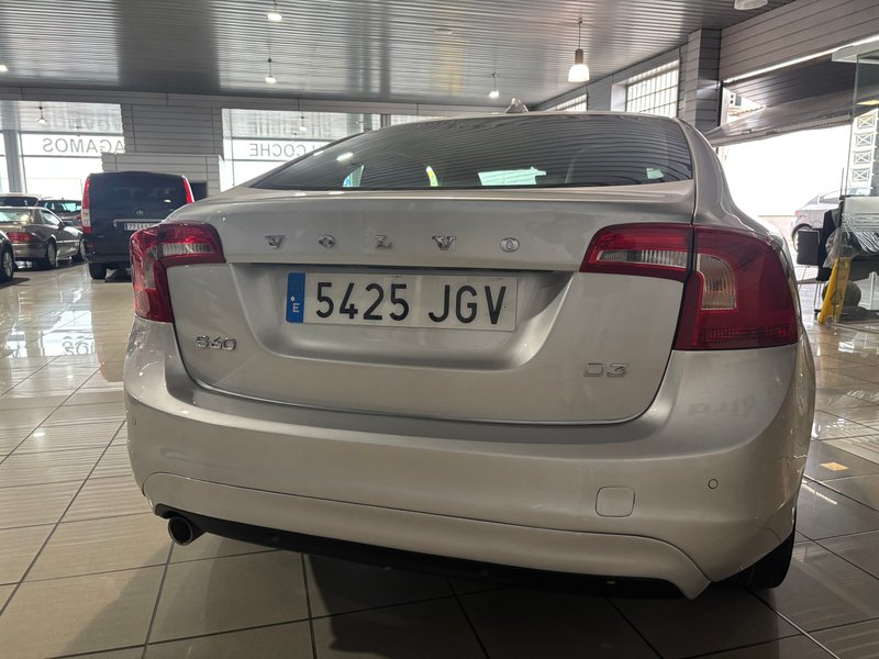 Volvo S60 D3 Momentum 2015, foto 2