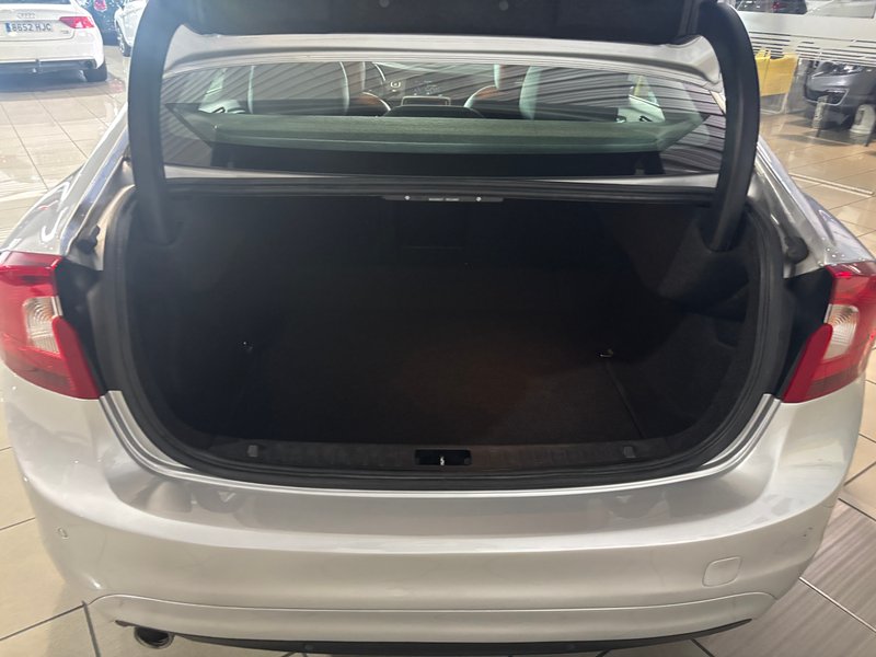 Volvo S60 D3 Momentum 2015, foto 6