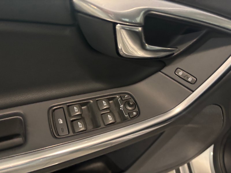 Volvo S60 D3 Momentum 2015, foto 9
