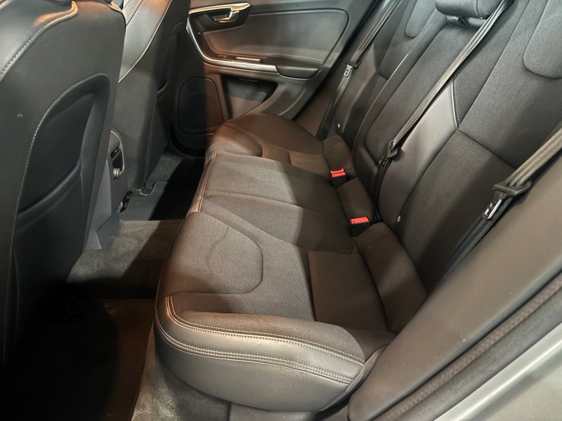 Volvo S60 D3 Momentum 2015, foto 8