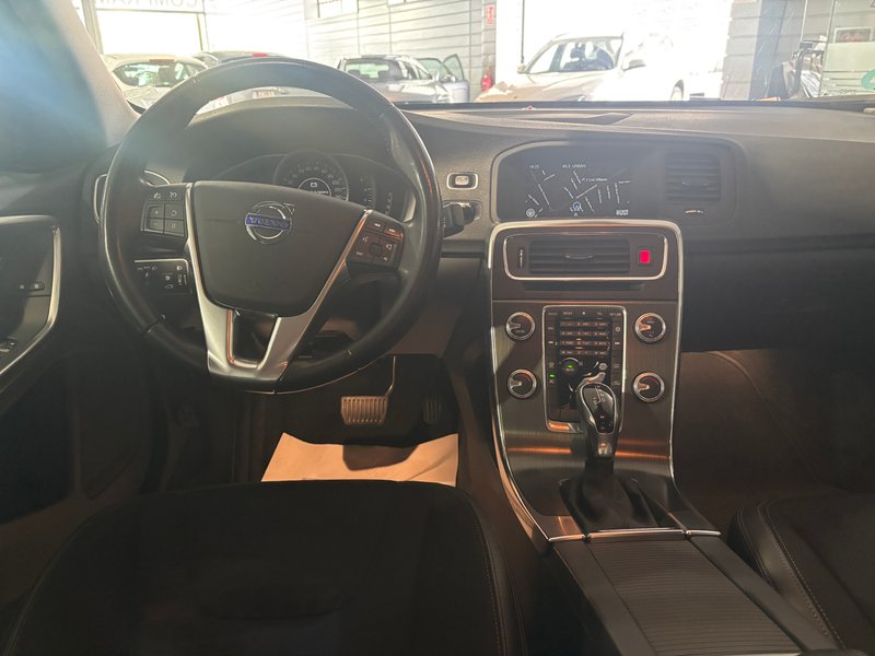 Volvo S60 D3 Momentum 2015, foto 12