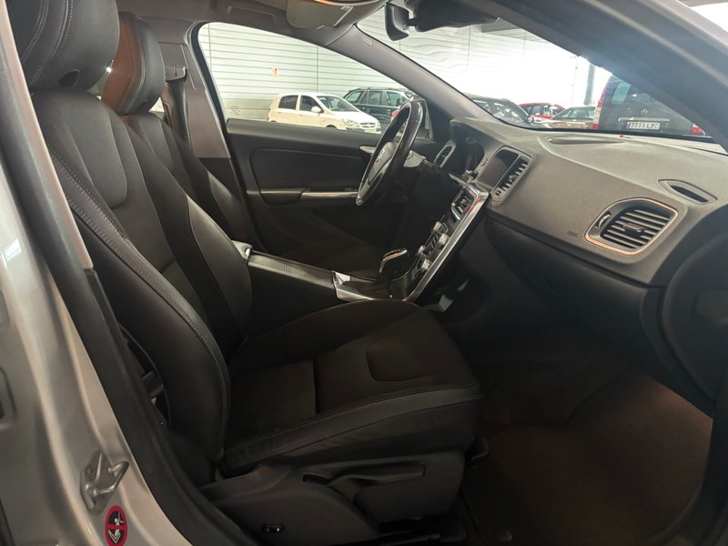 Volvo S60 D3 Momentum 2015, foto 13