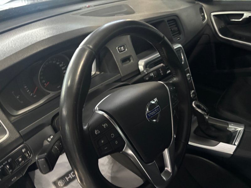 Volvo S60 D3 Momentum 2015, foto 14