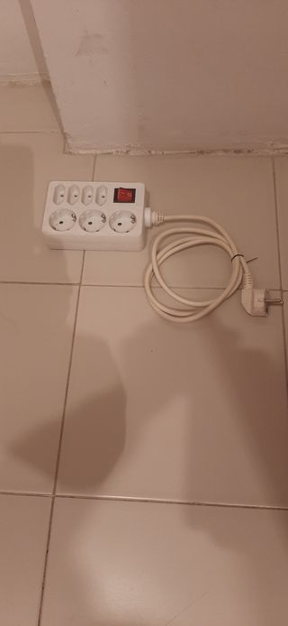 Alargadera con 7 enchufes , interruptor.