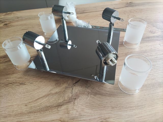 Lámpara de techo cuatro focos.