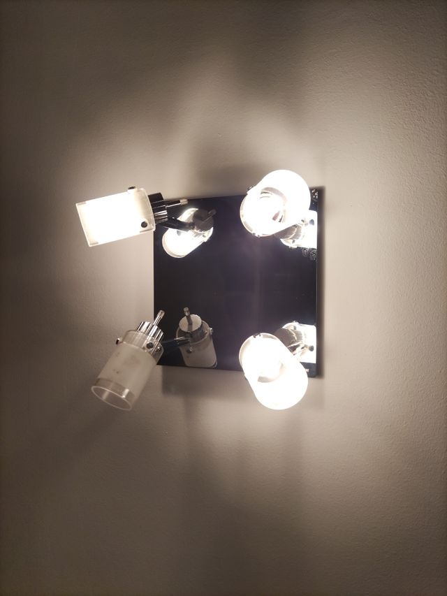 Lámpara de techo cuatro focos.