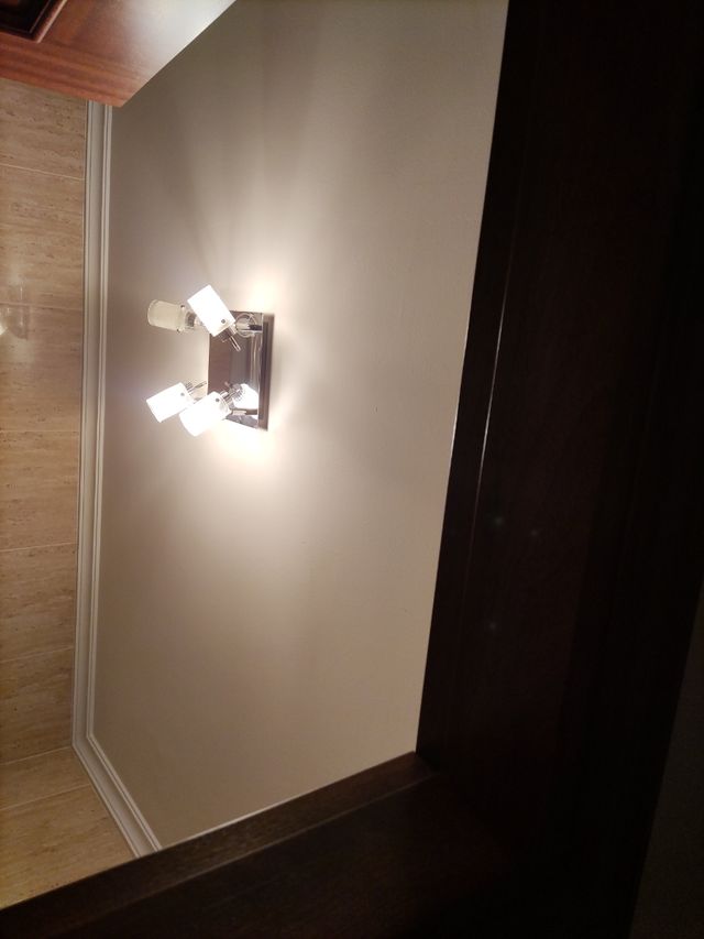 Lámpara de techo cuatro focos.