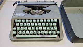 Máquina de escribir antigua