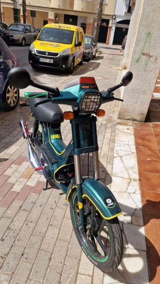 Derbi variant bola 8