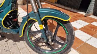Derbi variant bola 8