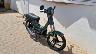 Derbi variant bola 8