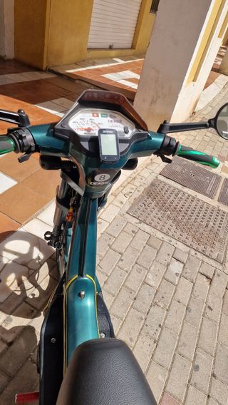 Derbi variant bola 8
