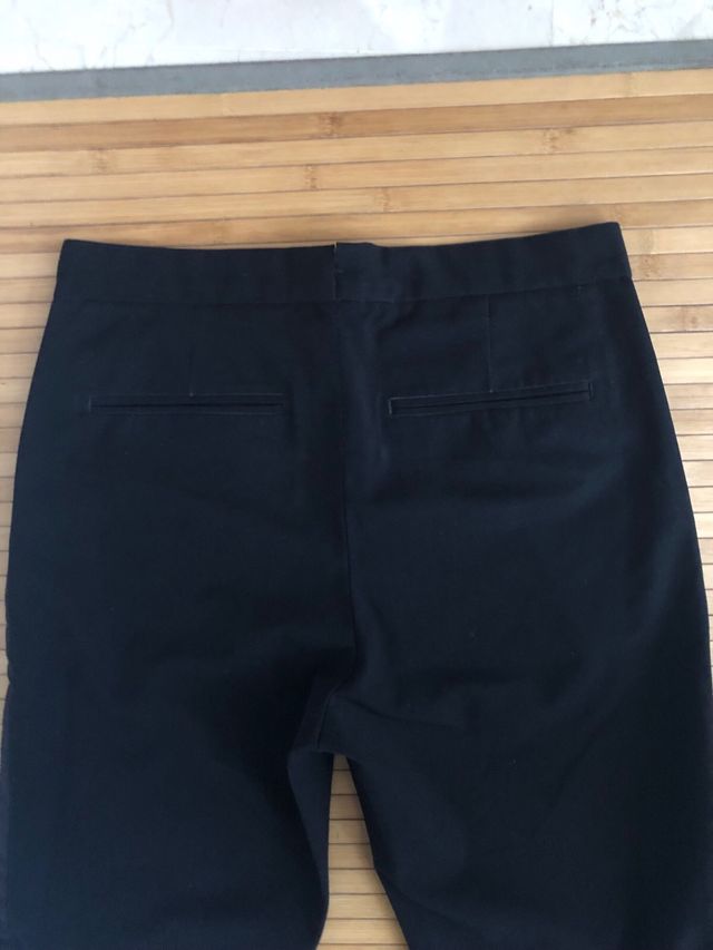 Pantalón HyM color negro slim fit T36