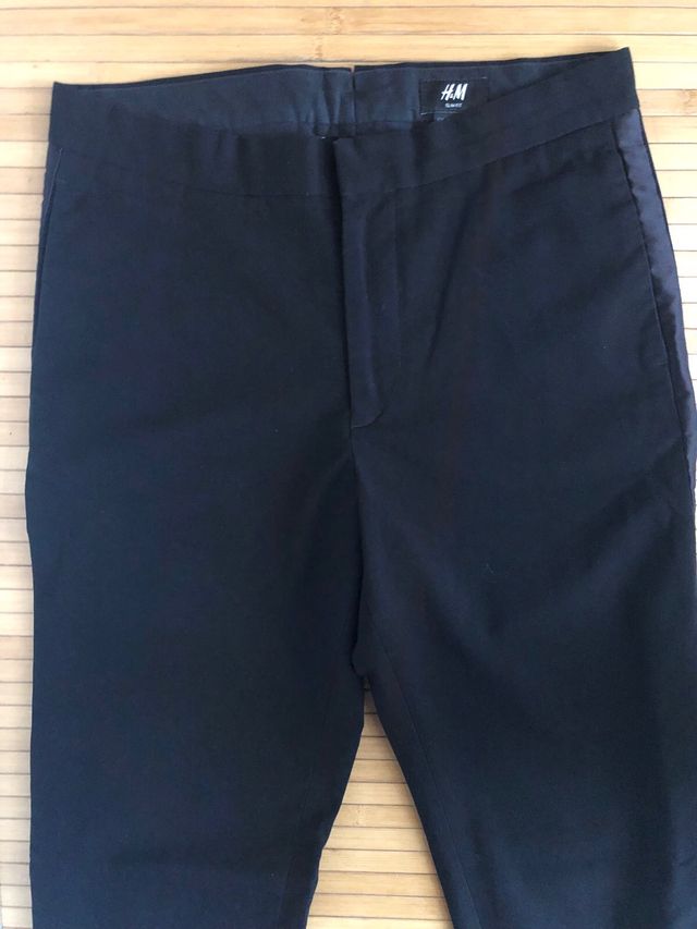 Pantalón HyM color negro slim fit T36
