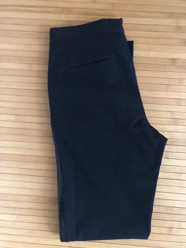 Pantalón HyM color negro slim fit T36