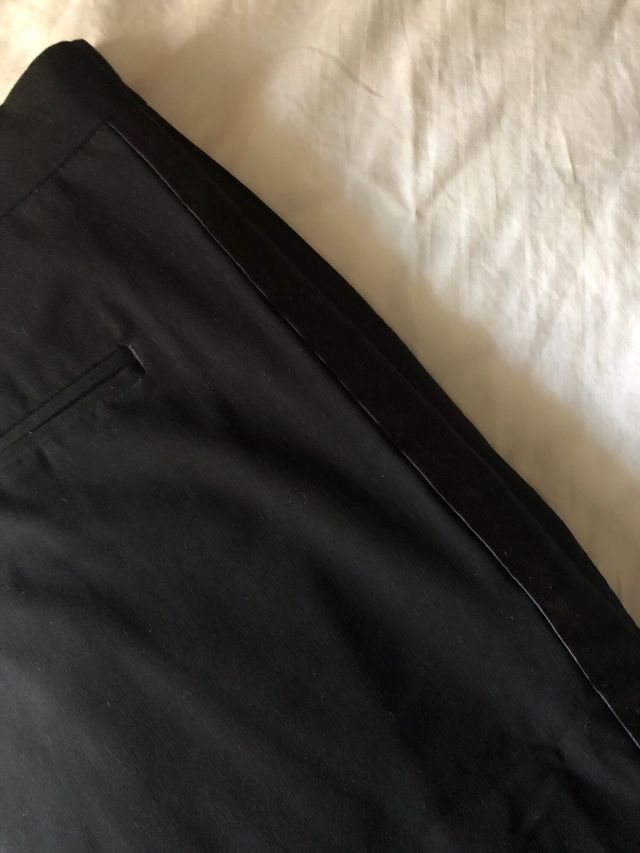 Pantalón HyM color negro slim fit T36