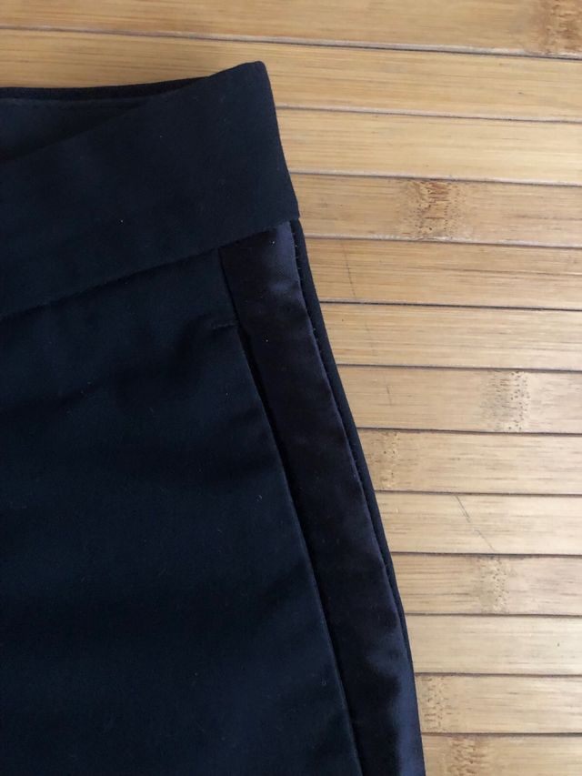 Pantalón HyM color negro slim fit T36