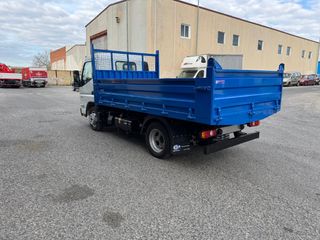 Camión Fuso 3.500kg basculante