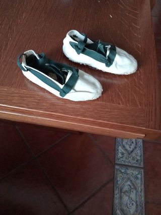 Sciarpe fatte a mano per bambini e due fazzoletti 
