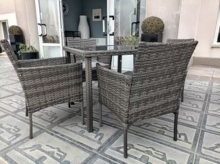 mesa + 4 Sillas de terraza y jardin nuevas