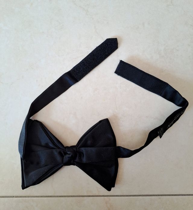 Papillon nero in seta Personality