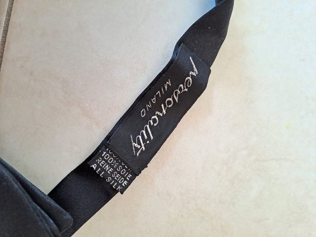 Papillon nero in seta Personality