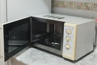 MICROONDAS PANASONIC 23L