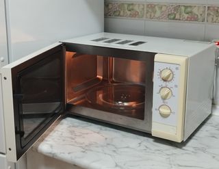 MICROONDAS PANASONIC 23L