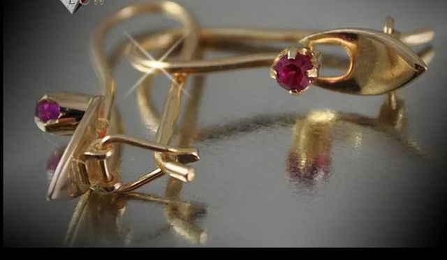 Pendientes rusos antiguos oro con rubí