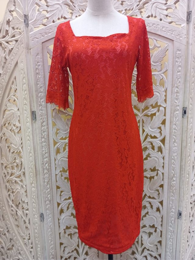 Vestido rojo de encaje