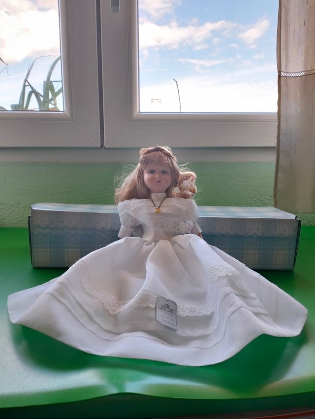 Muñeca nueva en su caja