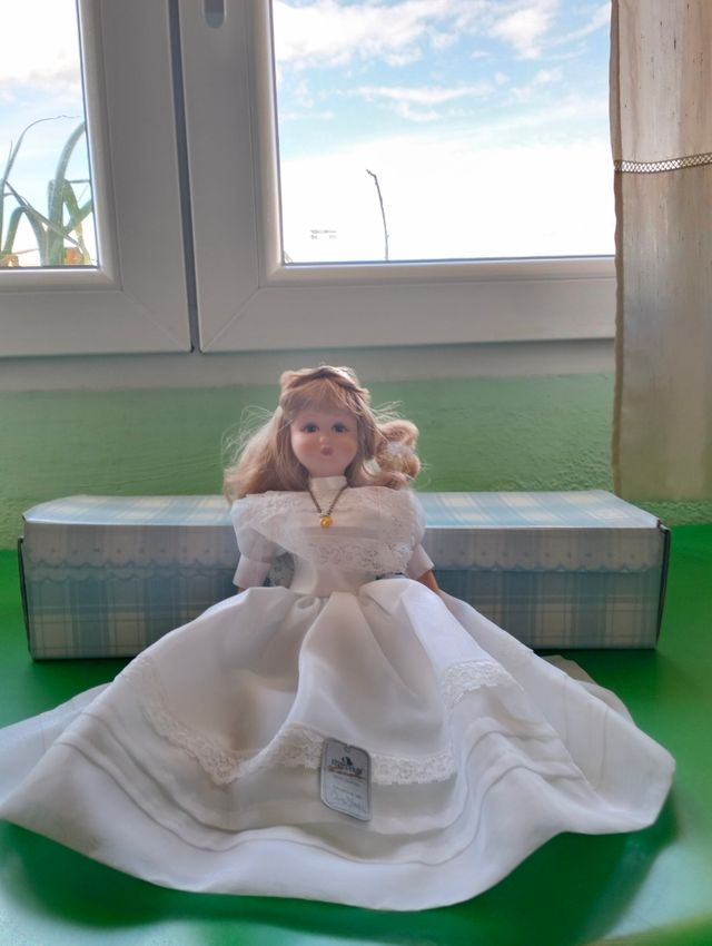 Muñeca nueva en su caja