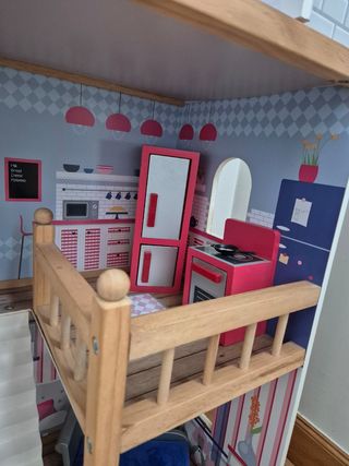 Casa muñecas de madera con muebles. Kidkraft