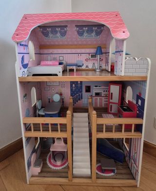 Casa muñecas de madera con muebles. Kidkraft