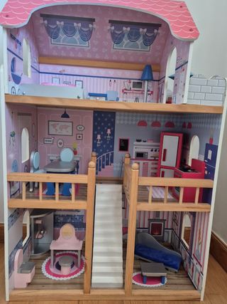 Casa muñecas de madera con muebles. Kidkraft