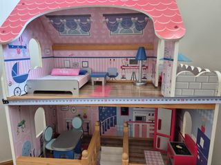 Casa muñecas de madera con muebles. Kidkraft