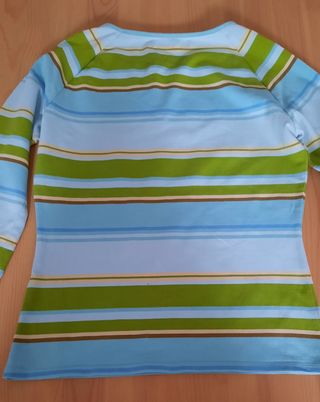 Preciosa camiseta muñeca