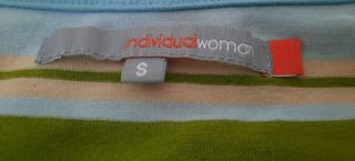 Preciosa camiseta muñeca