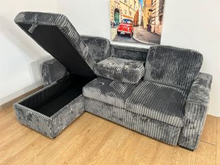 Amplio y cómodo sofá cama