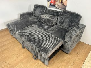 Amplio y cómodo sofá cama