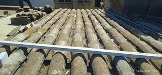 Se limpian tejados . mantenimiento.