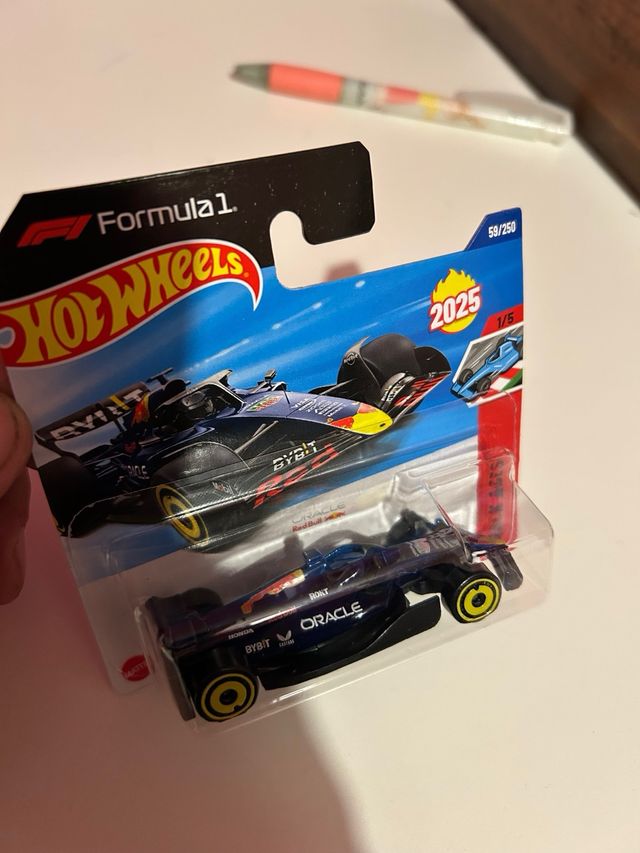Hot wheel f1 red bull