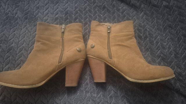 Stivaletti con tacco a cerniera