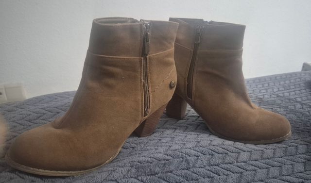 Stivaletti con tacco a cerniera