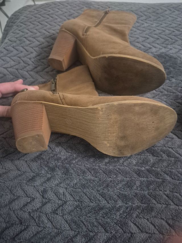 Stivaletti con tacco a cerniera