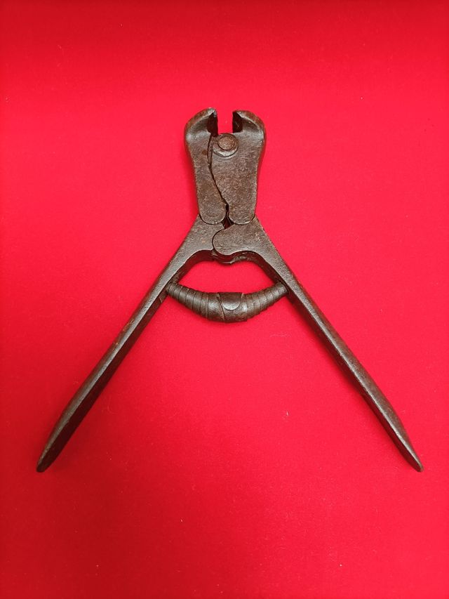 ANTIGUA TENAZA  ALICATE ZIZALLA